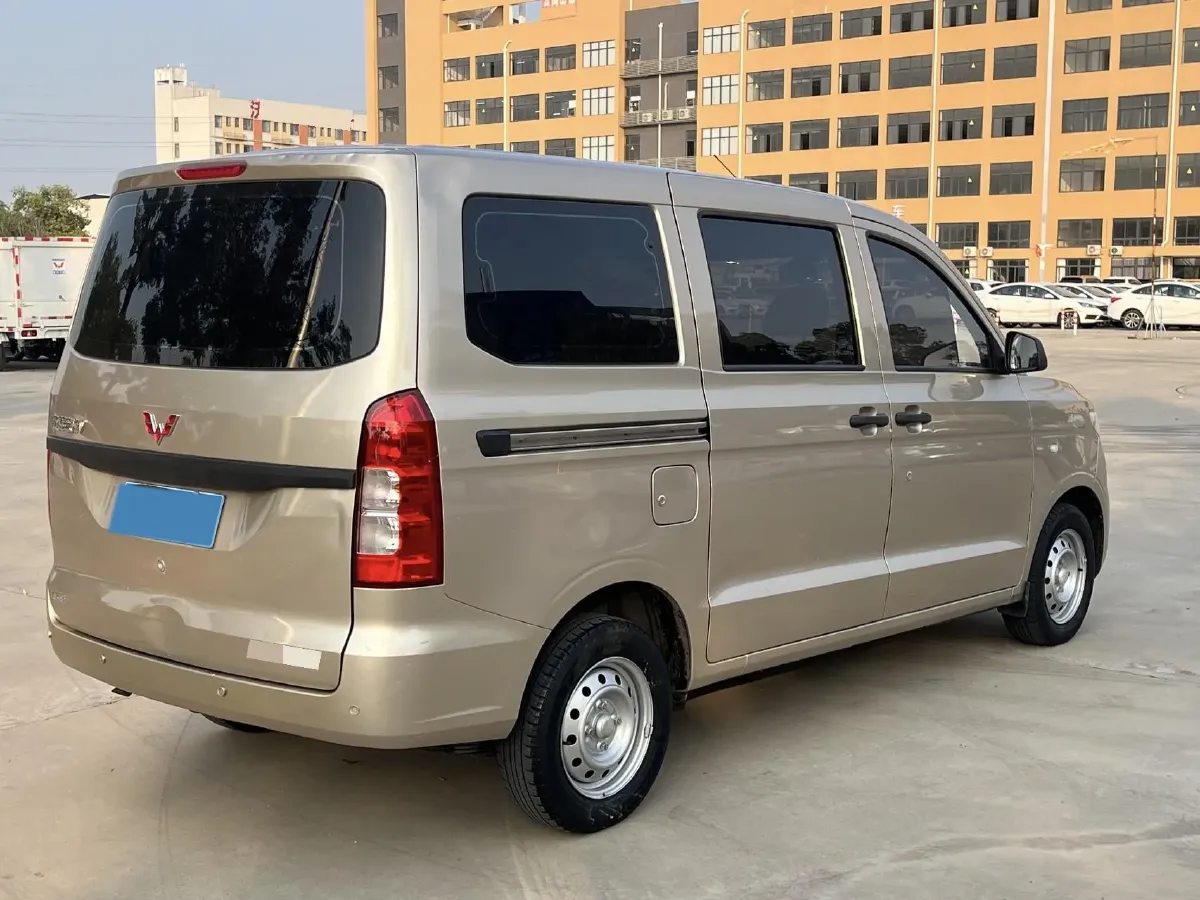 2019 WuLing RongGuang V 1.5L 99HP L4 6MT,autocango,china used car exporter,china ev exporter,chinese used car exporter,chinese used ev exporter