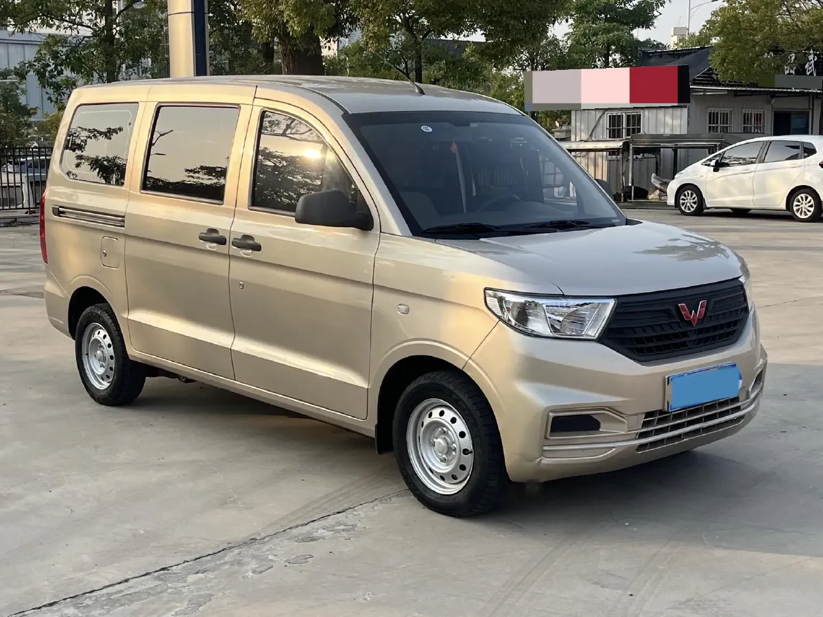 2019 WuLing RongGuang V 1.5L 99HP L4 6MT,autocango,china used car exporter,china ev exporter,chinese used car exporter,chinese used ev exporter