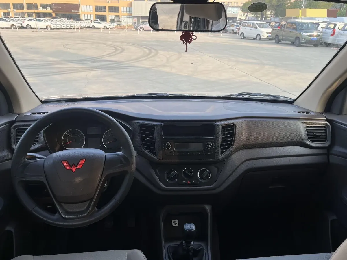 2019 WuLing RongGuang V 1.5L 99HP L4 6MT,autocango,china used car exporter,china ev exporter,chinese used car exporter,chinese used ev exporter