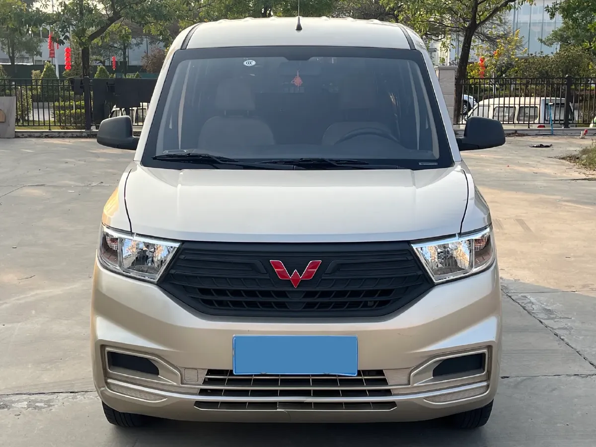 2019 WuLing RongGuang V 1.5L 99HP L4 6MT,autocango,china used car exporter,china ev exporter,chinese used car exporter,chinese used ev exporter