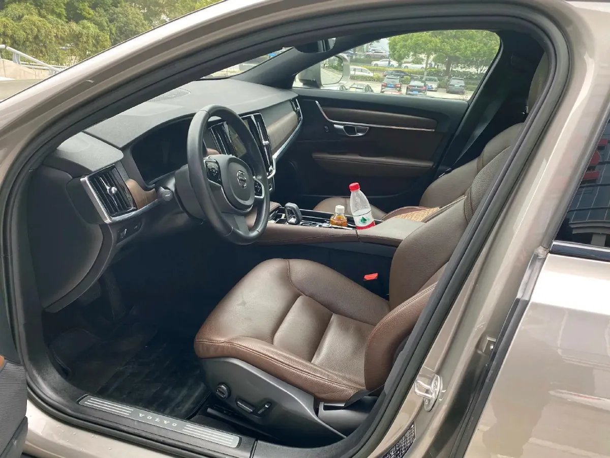 2023 Volvo V90 2.0T 250HP L4 8AT,autocango,china used car exporter,china ev exporter,chinese used car exporter,chinese used ev exporter