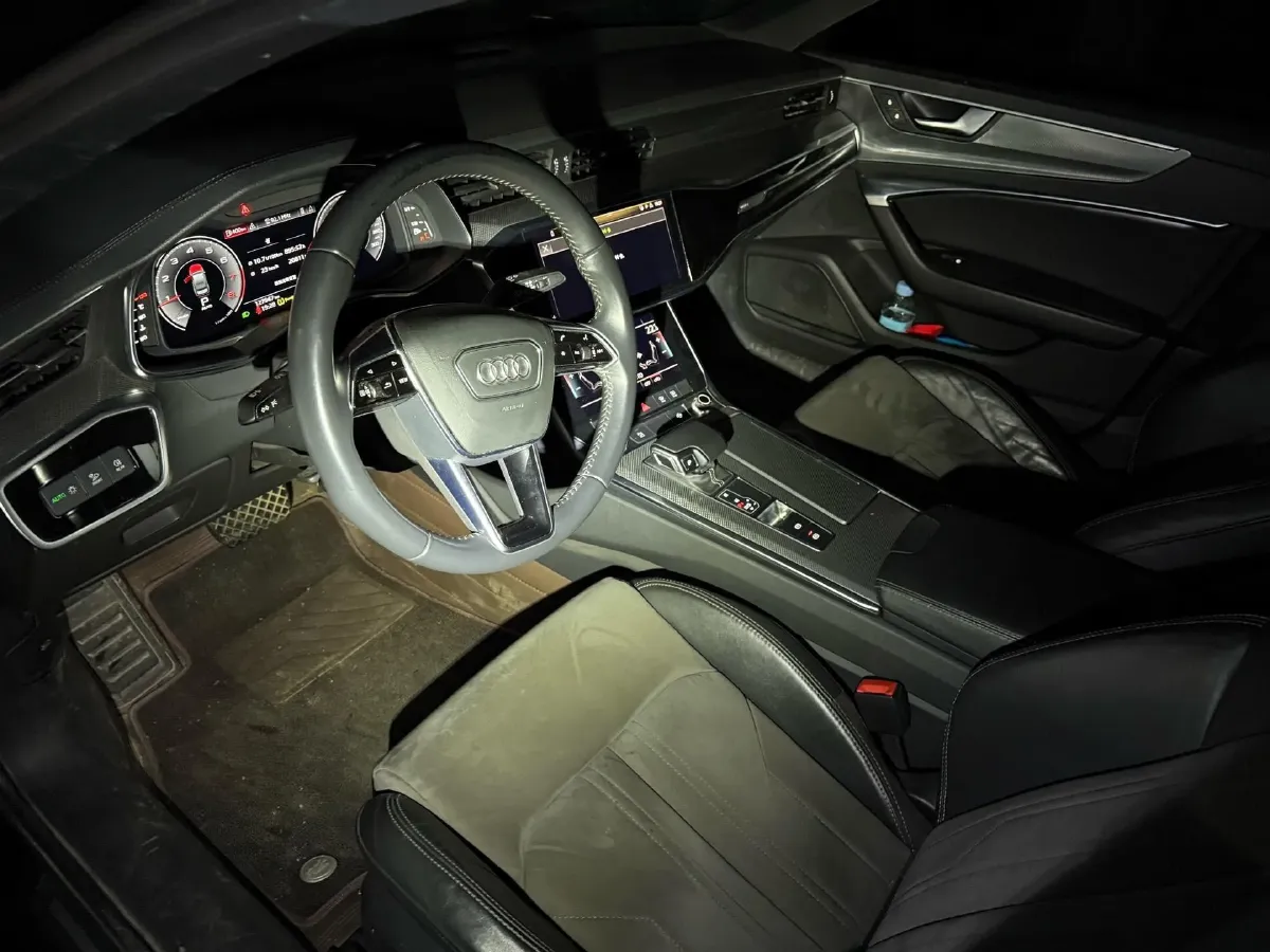 2020 Audi A6L 2.0T 190HP L4 7DCT,autocango,china used car exporter,china ev exporter,chinese used car exporter,chinese used ev exporter