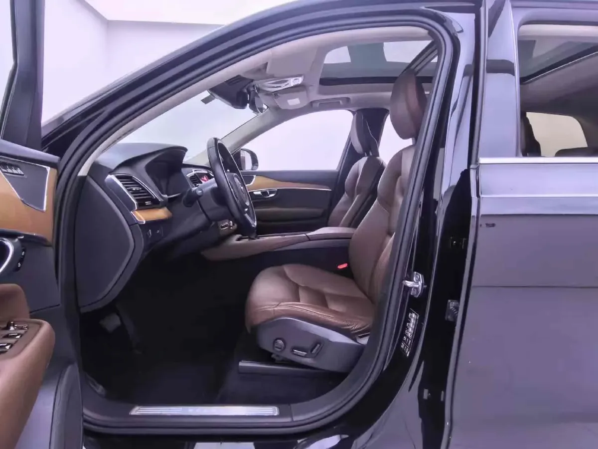 2019 Volvo XC90 2.0T 254HP L4 8AT,autocango,china used car exporter,china ev exporter,chinese used car exporter,chinese used ev exporter
