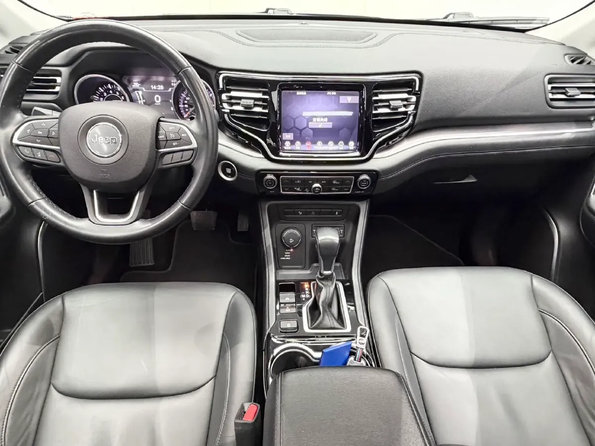 2018 Jeep Grand Commander 2.0T 265HP L4 9AT,autocango,china used car exporter,china ev exporter,chinese used car exporter,chinese used ev exporter