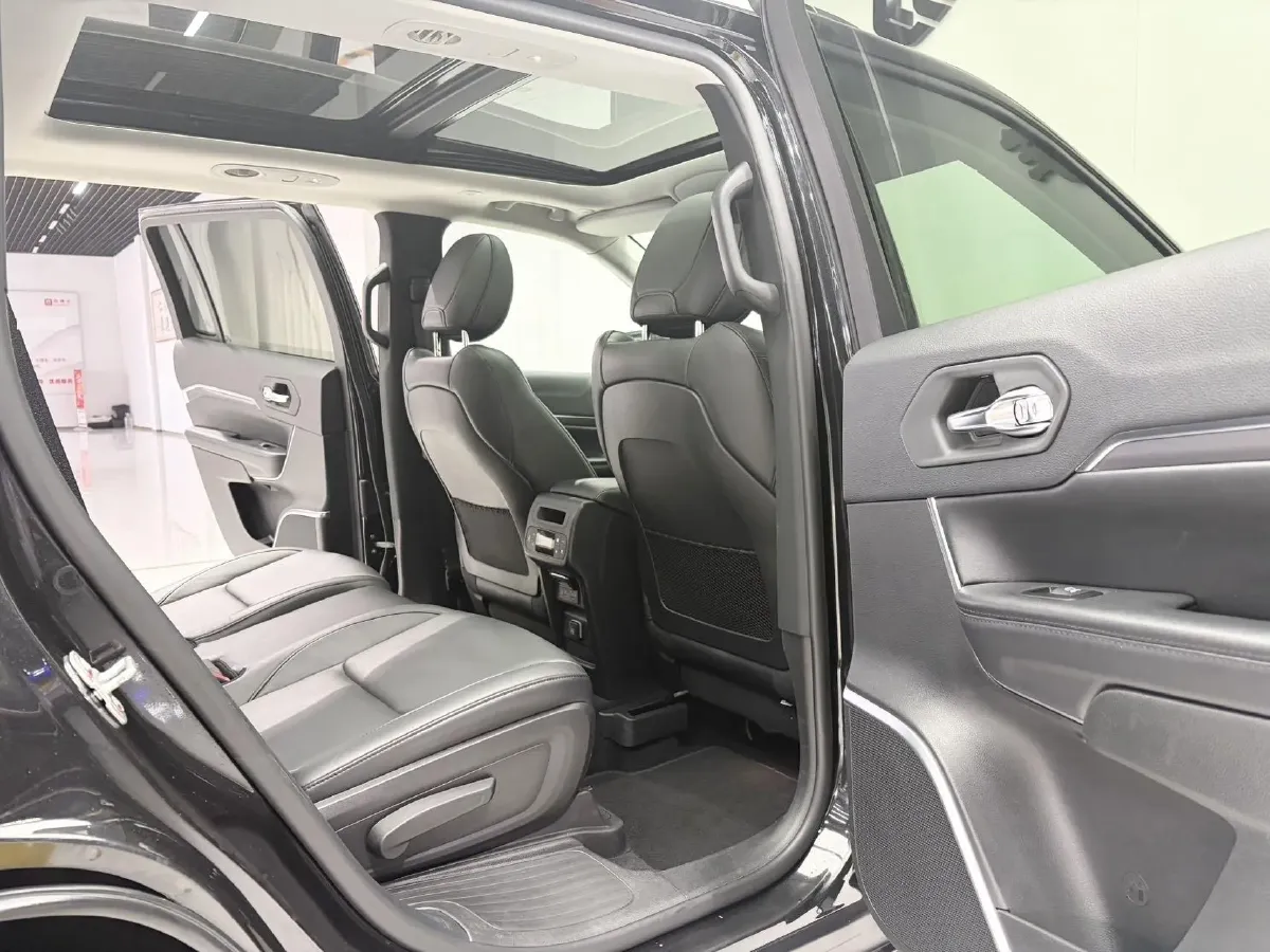 2018 Jeep Grand Commander 2.0T 265HP L4 9AT,autocango,china used car exporter,china ev exporter,chinese used car exporter,chinese used ev exporter