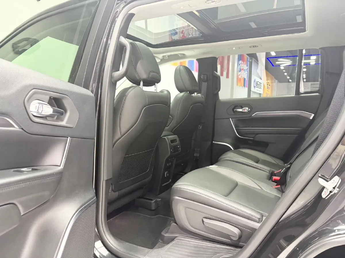 2018 Jeep Grand Commander 2.0T 265HP L4 9AT,autocango,china used car exporter,china ev exporter,chinese used car exporter,chinese used ev exporter