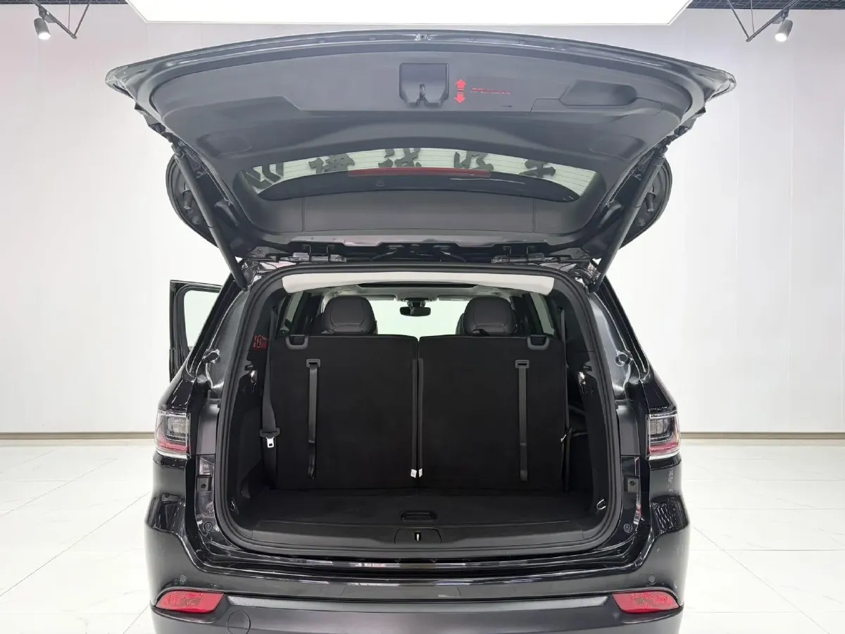 2018 Jeep Grand Commander 2.0T 265HP L4 9AT,autocango,china used car exporter,china ev exporter,chinese used car exporter,chinese used ev exporter