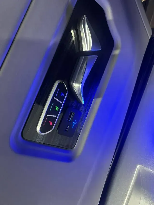 2023 Toyota Sienna 2.5L 189HP L4 E-CVT Hybrid,autocango,china used car exporter,china ev exporter,chinese used car exporter,chinese used ev exporter