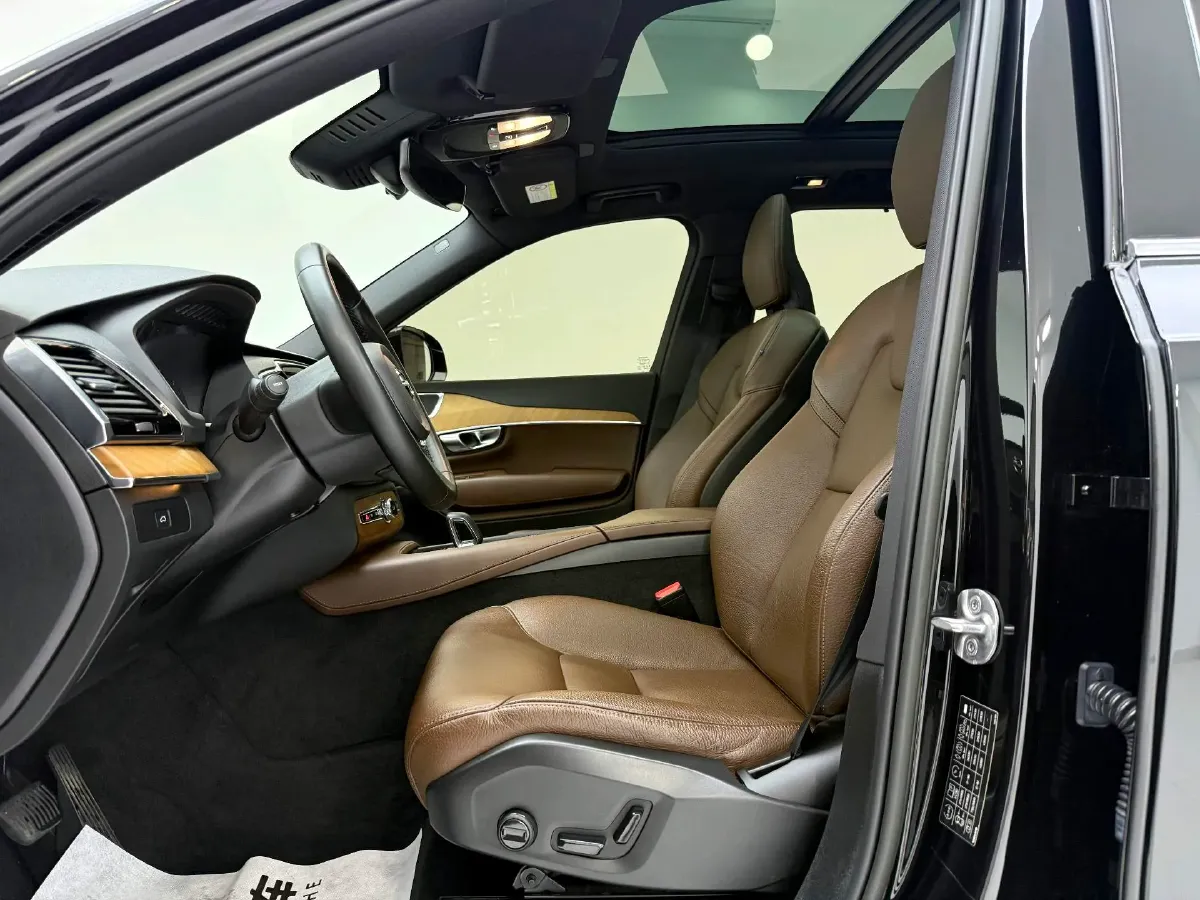 2023 Volvo XC90 2.0T 299HP L4 8AT,autocango,china used car exporter,china ev exporter,chinese used car exporter,chinese used ev exporter