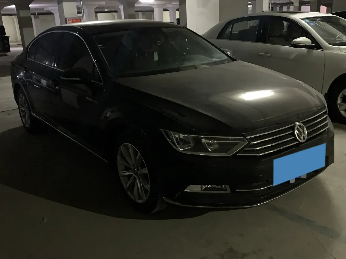 2018 Volkswagen Magotan 1.8T 180HP L4 7DCT,autocango,china used car exporter,china ev exporter,chinese used car exporter,chinese used ev exporter