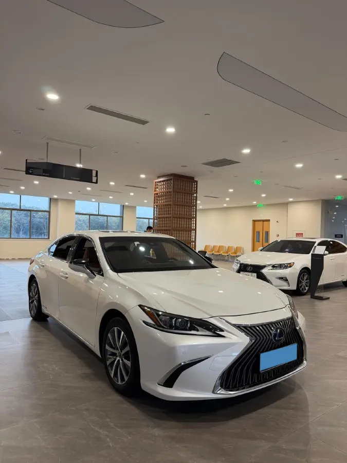 2020 Lexus ES 2.5L 178HP L4 E-CVT Hybrid,autocango,china used car exporter,china ev exporter,chinese used car exporter,chinese used ev exporter
