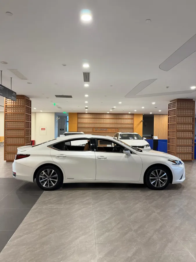 2020 Lexus ES 2.5L 178HP L4 E-CVT Hybrid,autocango,china used car exporter,china ev exporter,chinese used car exporter,chinese used ev exporter