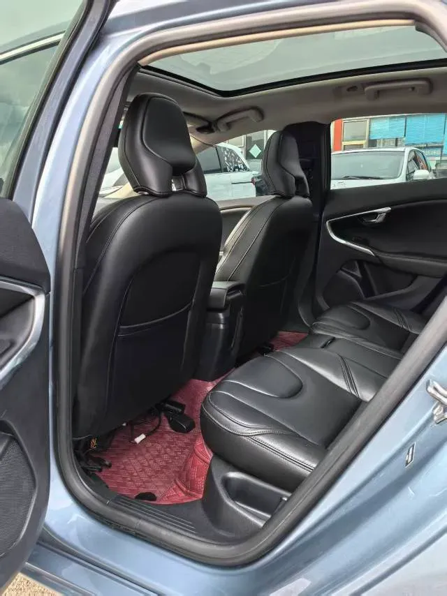 2018 Volvo V40 1.5T 152HP L4 6AT,autocango,china used car exporter,china ev exporter,chinese used car exporter,chinese used ev exporter