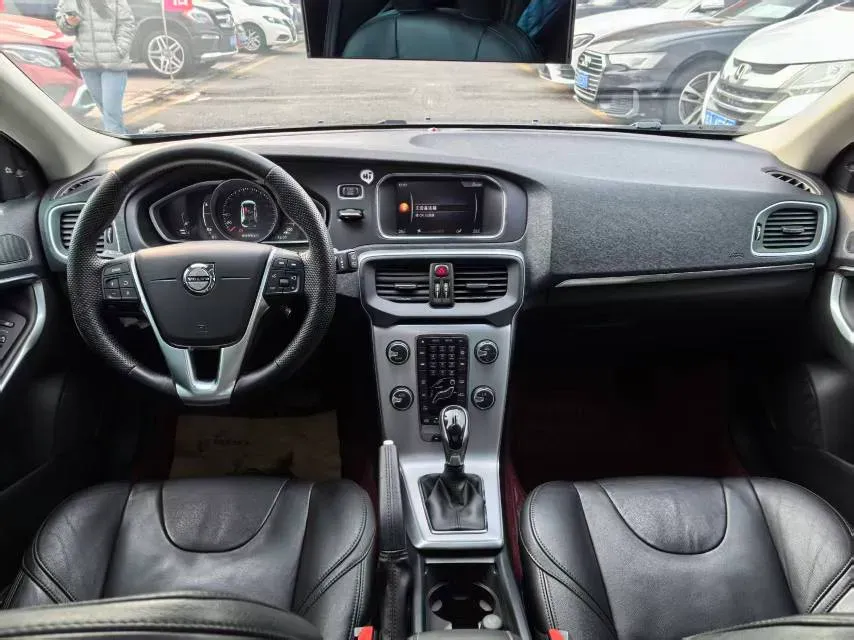 2018 Volvo V40 1.5T 152HP L4 6AT,autocango,china used car exporter,china ev exporter,chinese used car exporter,chinese used ev exporter