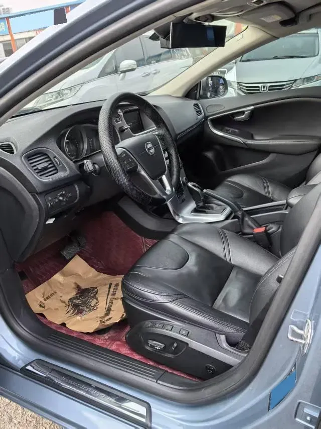 2018 Volvo V40 1.5T 152HP L4 6AT,autocango,china used car exporter,china ev exporter,chinese used car exporter,chinese used ev exporter