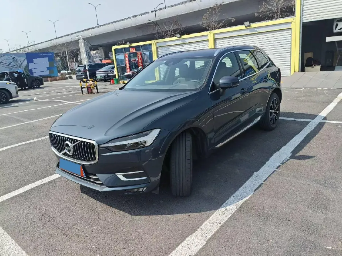 2021 Volvo XC60 2.0T 250HP L4 8AT,autocango,china used car exporter,china ev exporter,chinese used car exporter,chinese used ev exporter