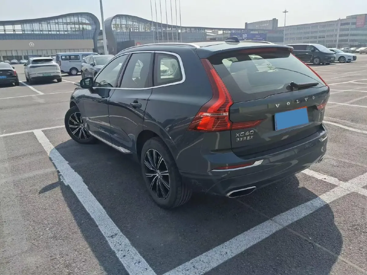 2021 Volvo XC60 2.0T 250HP L4 8AT,autocango,china used car exporter,china ev exporter,chinese used car exporter,chinese used ev exporter