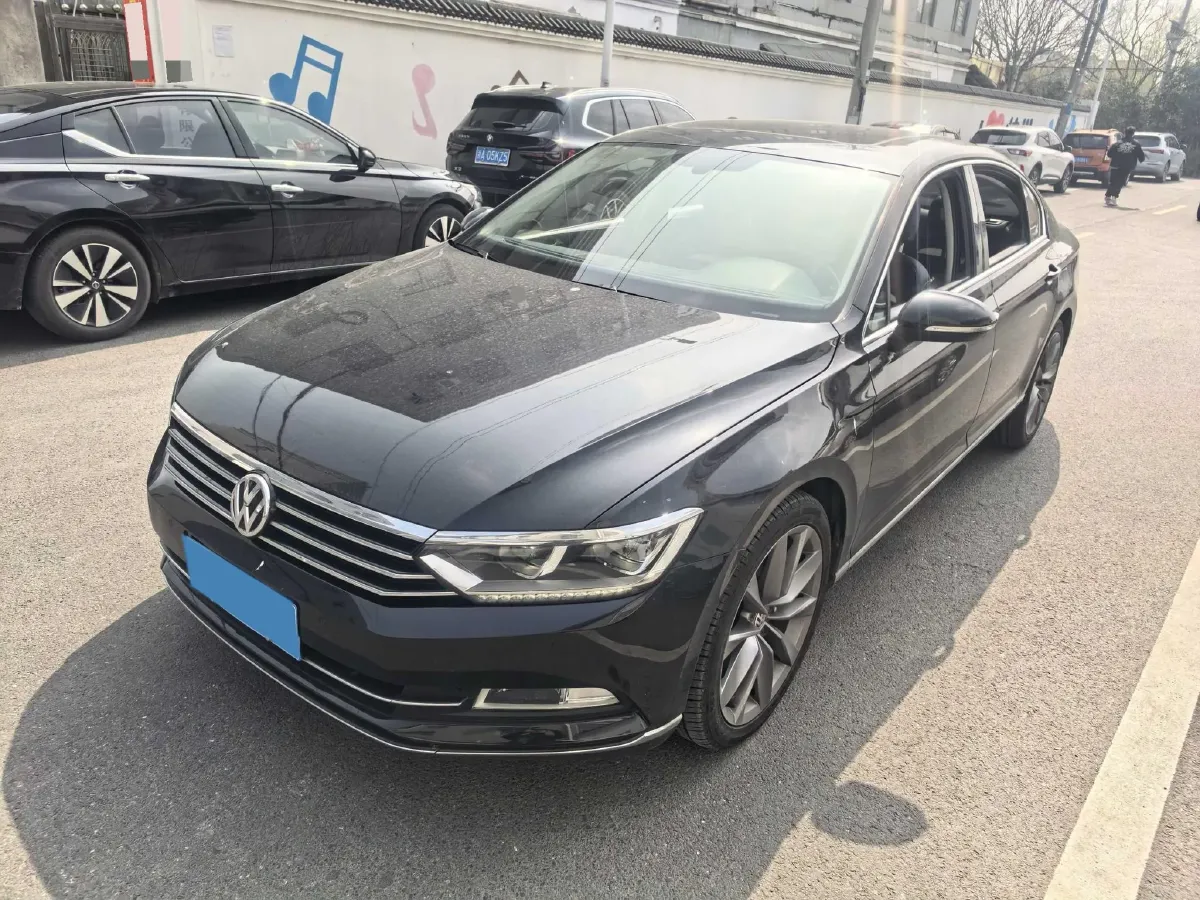 2019 Volkswagen Magotan 2.0T 186HP L4 7DCT,autocango,china used car exporter,china ev exporter,chinese used car exporter,chinese used ev exporter