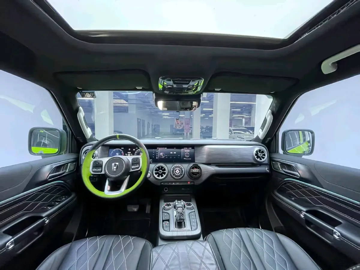 2022 Tank 300 2.0T 227HP L4 8AT,autocango,china used car exporter,china ev exporter,chinese used car exporter,chinese used ev exporter