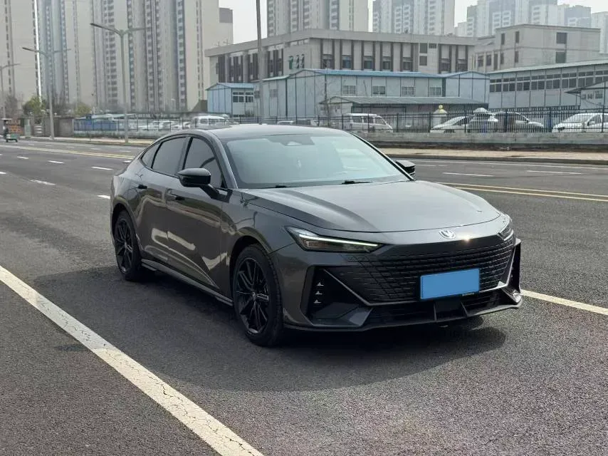 2022 ChangAn UNI-V 1.5T 188HP L4 7DCT,autocango,china used car exporter,china ev exporter,chinese used car exporter,chinese used ev exporter