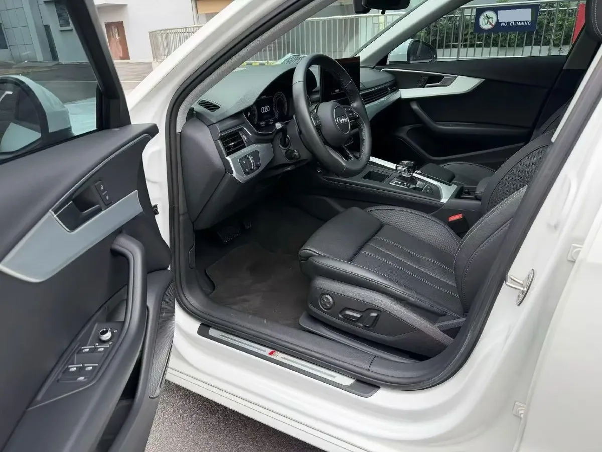 2020 Audi A4L 2.0T 190HP L4 7DCT,autocango,china used car exporter,china ev exporter,chinese used car exporter,chinese used ev exporter