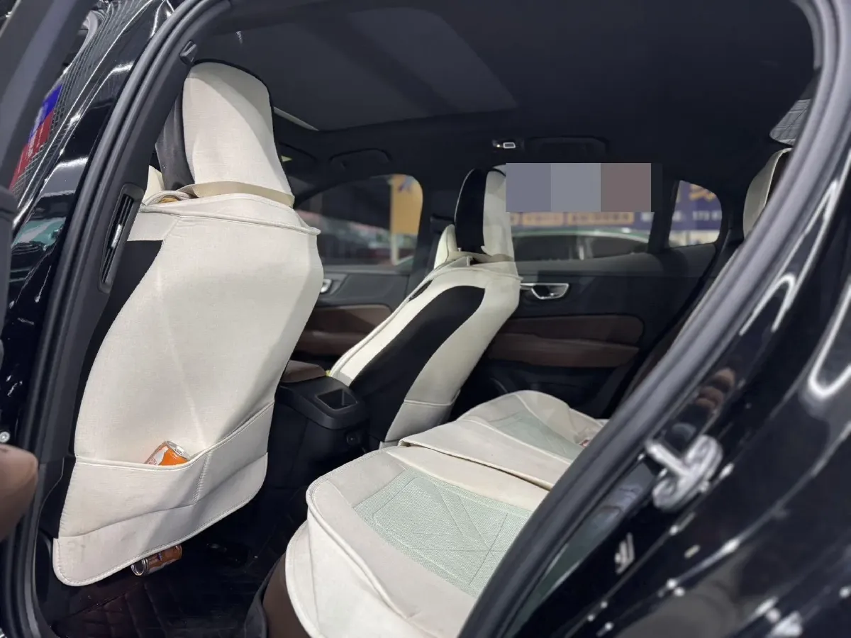 2023 Volvo S60 2.0T 197HP L4 7DCT,autocango,china used car exporter,china ev exporter,chinese used car exporter,chinese used ev exporter