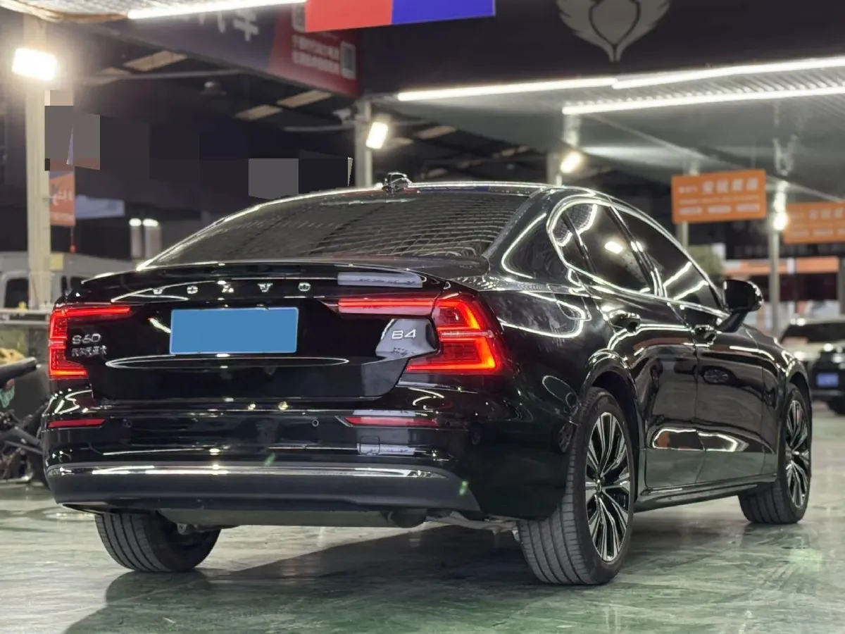 2023 Volvo S60 2.0T 197HP L4 7DCT,autocango,china used car exporter,china ev exporter,chinese used car exporter,chinese used ev exporter