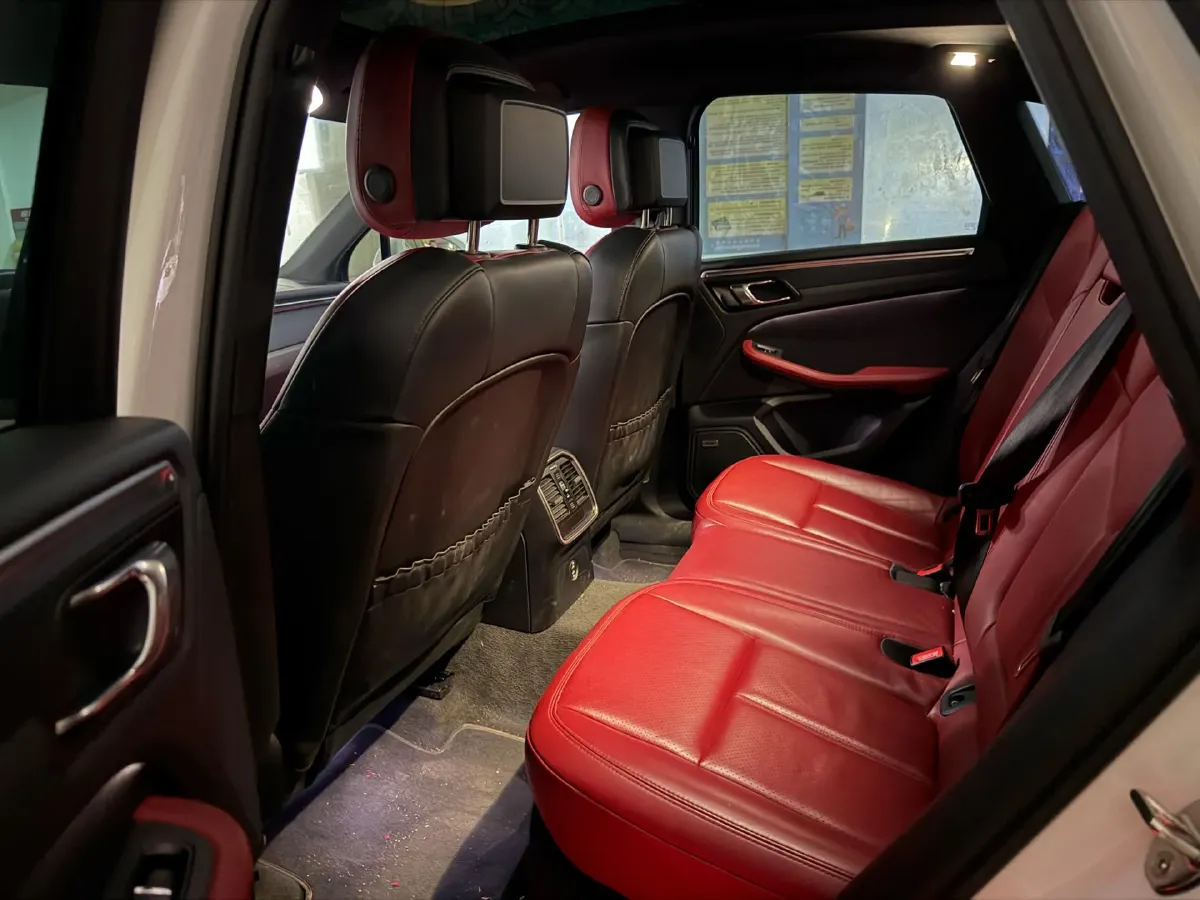 2023 Porsche Macan 2.0T 265HP L4 7DCT,autocango,china used car exporter,china ev exporter,chinese used car exporter,chinese used ev exporter