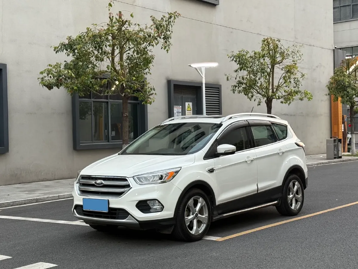 2017 Ford Kuga 1.5T 181HP L4 6AT,autocango,china used car exporter,china ev exporter,chinese used car exporter,chinese used ev exporter