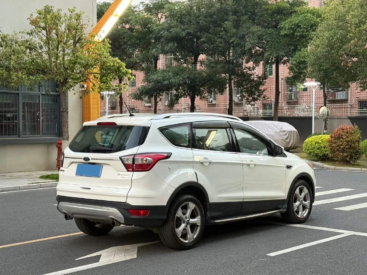 2017 Ford Kuga 1.5T 181HP L4 6AT,autocango,china used car exporter,china ev exporter,chinese used car exporter,chinese used ev exporter