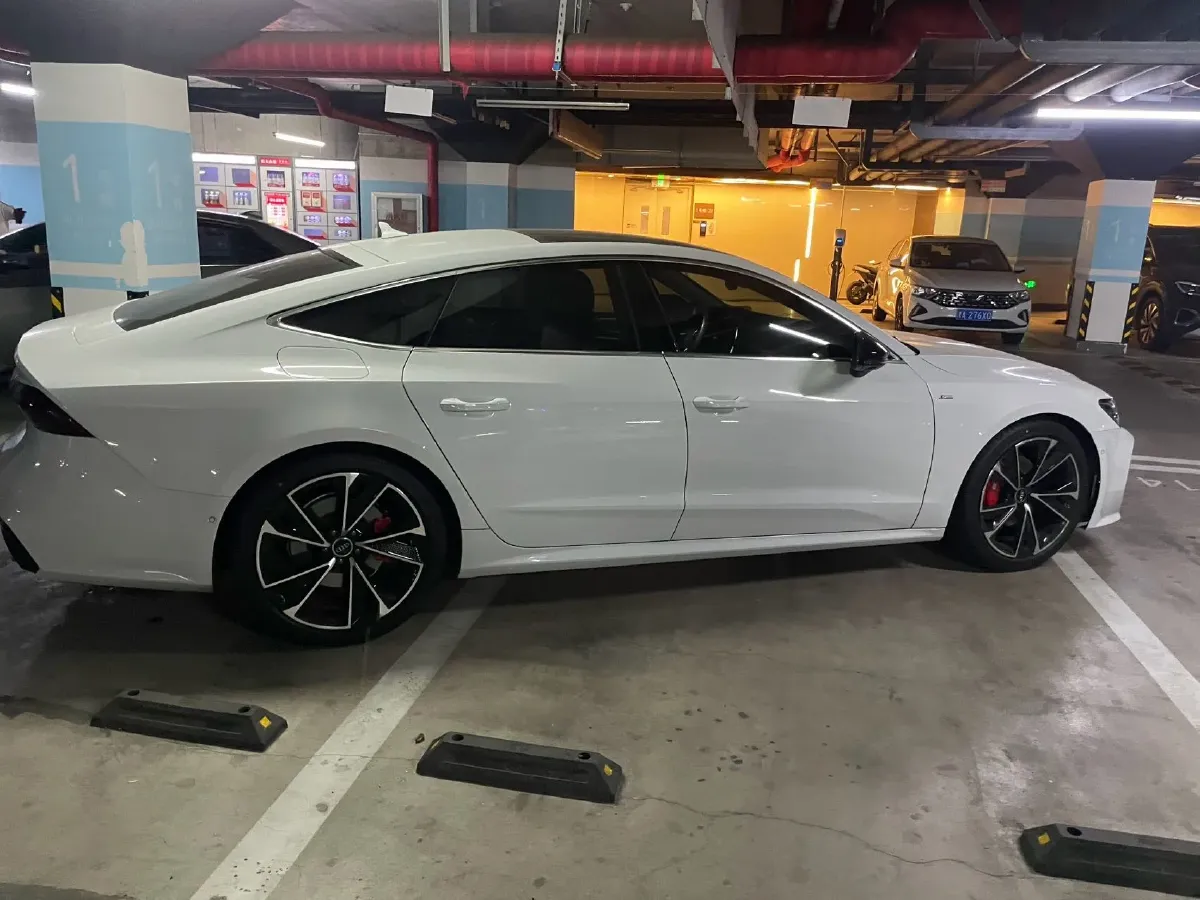 2023 Audi A7 2.0T 265HP L4 7DCT,autocango,china used car exporter,china ev exporter,chinese used car exporter,chinese used ev exporter