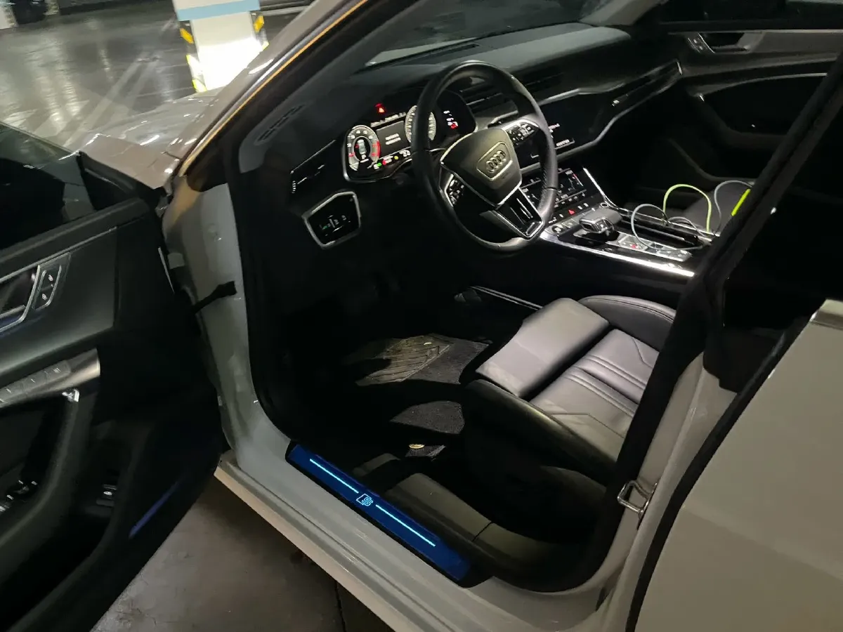 2023 Audi A7 2.0T 265HP L4 7DCT,autocango,china used car exporter,china ev exporter,chinese used car exporter,chinese used ev exporter