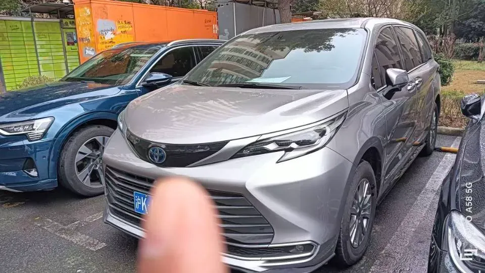 2023 Toyota Sienna 2.5L 189HP L4 E-CVT Hybrid,autocango,china used car exporter,china ev exporter,chinese used car exporter,chinese used ev exporter