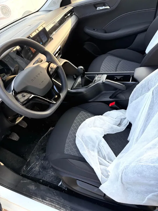 2023 Roewe i5 1.5L 129HP L4 5MT,autocango,china used car exporter,china ev exporter,chinese used car exporter,chinese used ev exporter