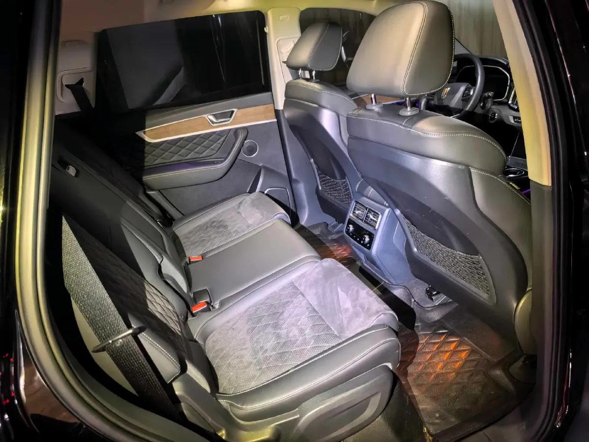 2022 HongQi HS7 2.0T 252HP L4 7DCT,autocango,china used car exporter,china ev exporter,chinese used car exporter,chinese used ev exporter