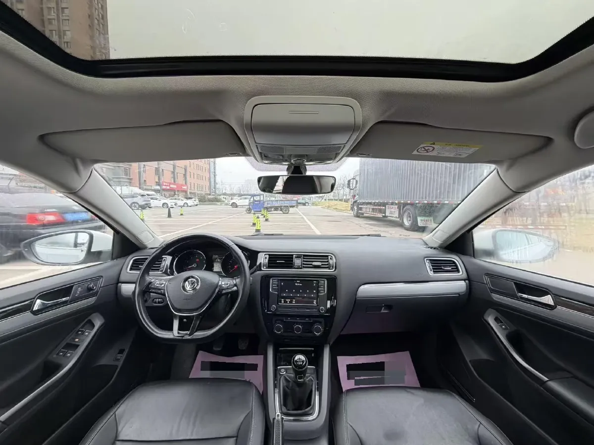 2017 Volkswagen Sagitar 1.6L 110HP L4 5MT,autocango,china used car exporter,china ev exporter,chinese used car exporter,chinese used ev exporter