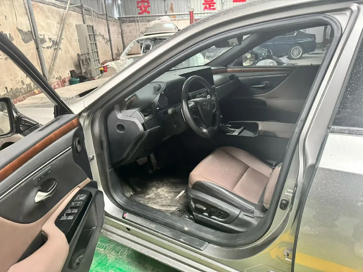 2024 Lexus ES 2.0L 173HP L4 CVT,autocango,china used car exporter,china ev exporter,chinese used car exporter,chinese used ev exporter