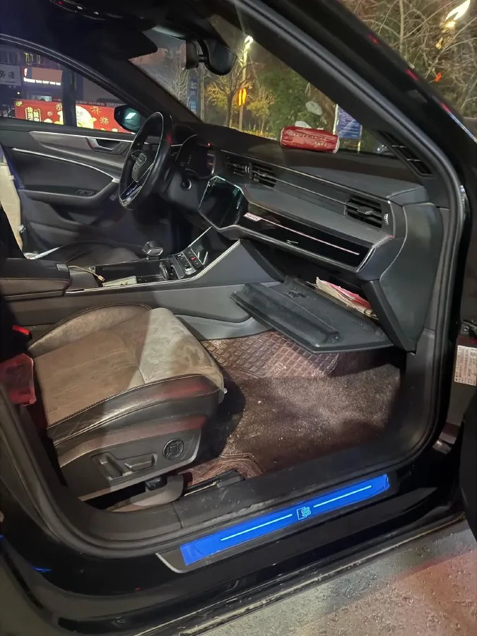 2021 Audi A6L 2.0T 224HP L4 7DCT,autocango,china used car exporter,china ev exporter,chinese used car exporter,chinese used ev exporter