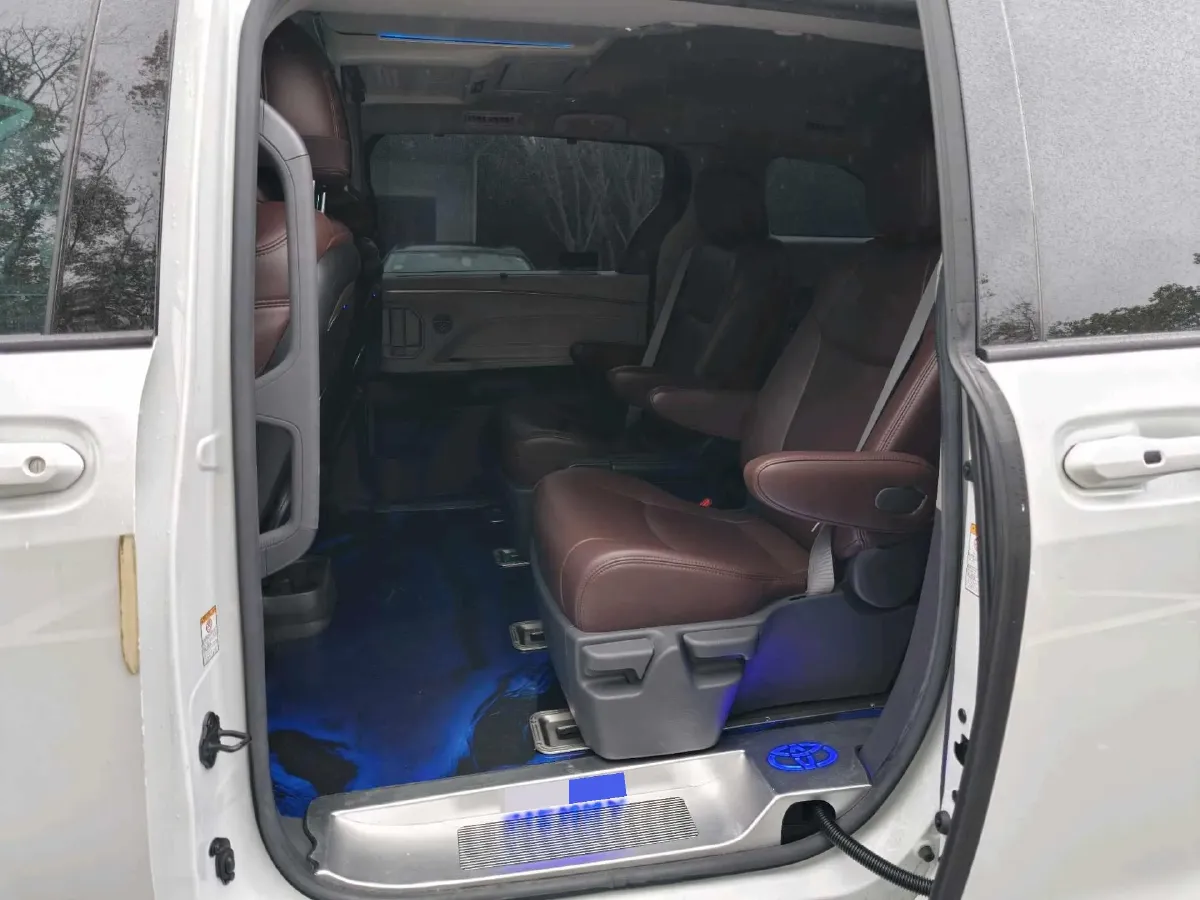 2023 Toyota Sienna 2.5L 189HP L4 E-CVT Hybrid,autocango,china used car exporter,china ev exporter,chinese used car exporter,chinese used ev exporter