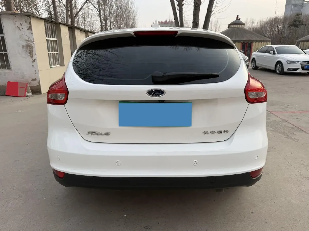 2020 Ford Focus 1.5L 122HP L3 6AT,autocango,china used car exporter,china ev exporter,chinese used car exporter,chinese used ev exporter