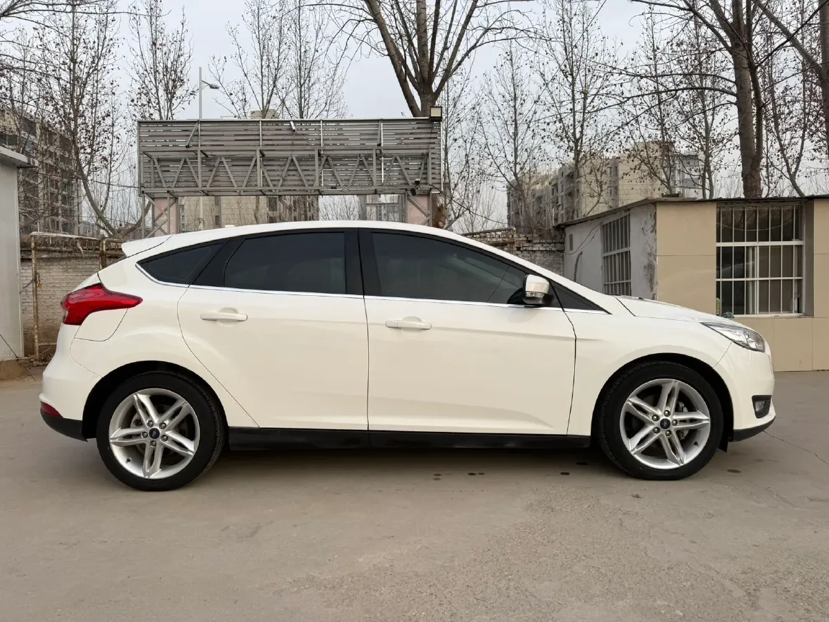 2020 Ford Focus 1.5L 122HP L3 6AT,autocango,china used car exporter,china ev exporter,chinese used car exporter,chinese used ev exporter