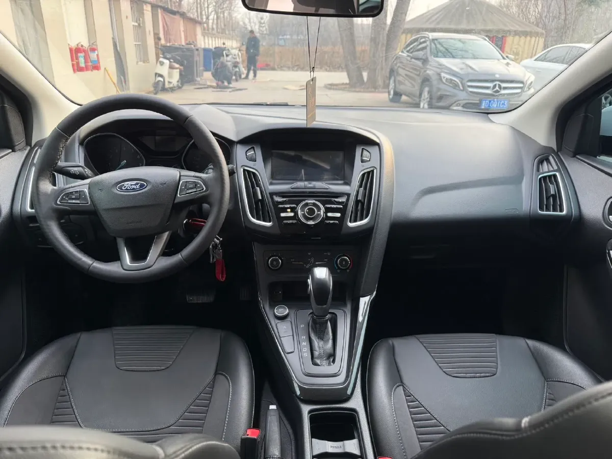 2020 Ford Focus 1.5L 122HP L3 6AT,autocango,china used car exporter,china ev exporter,chinese used car exporter,chinese used ev exporter
