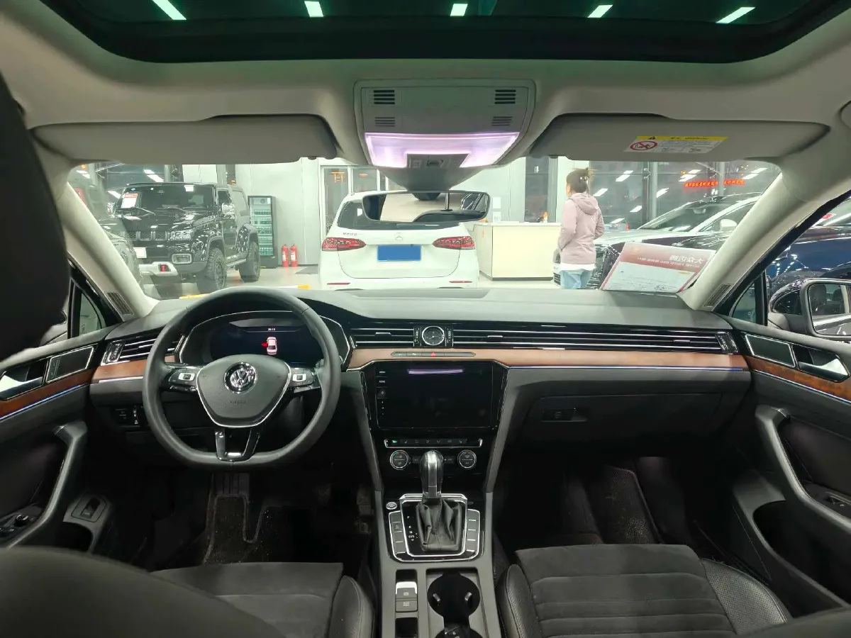 2019 Volkswagen Magotan 2.0T 186HP L4 7DCT,autocango,china used car exporter,china ev exporter,chinese used car exporter,chinese used ev exporter