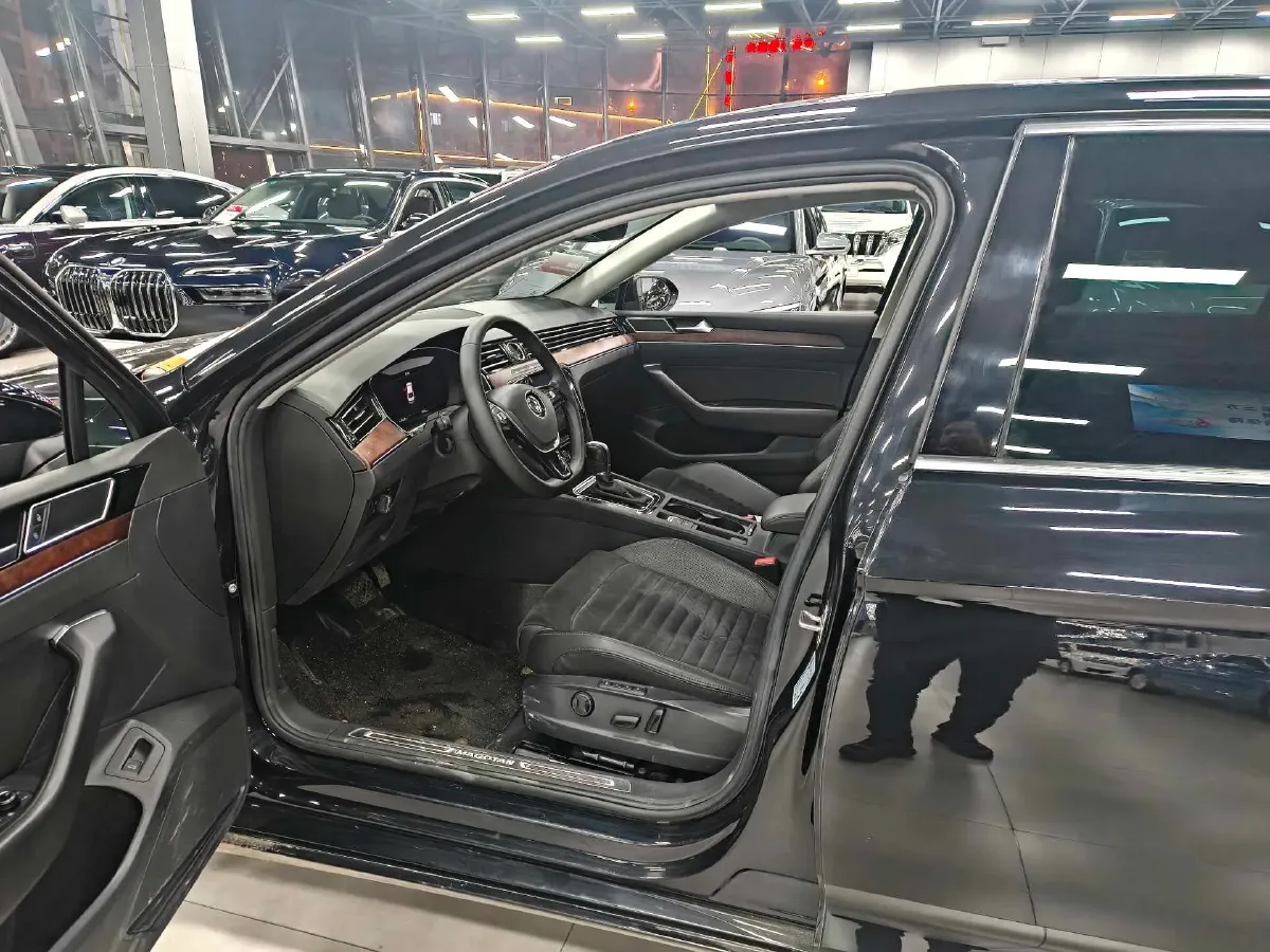 2019 Volkswagen Magotan 2.0T 186HP L4 7DCT,autocango,china used car exporter,china ev exporter,chinese used car exporter,chinese used ev exporter
