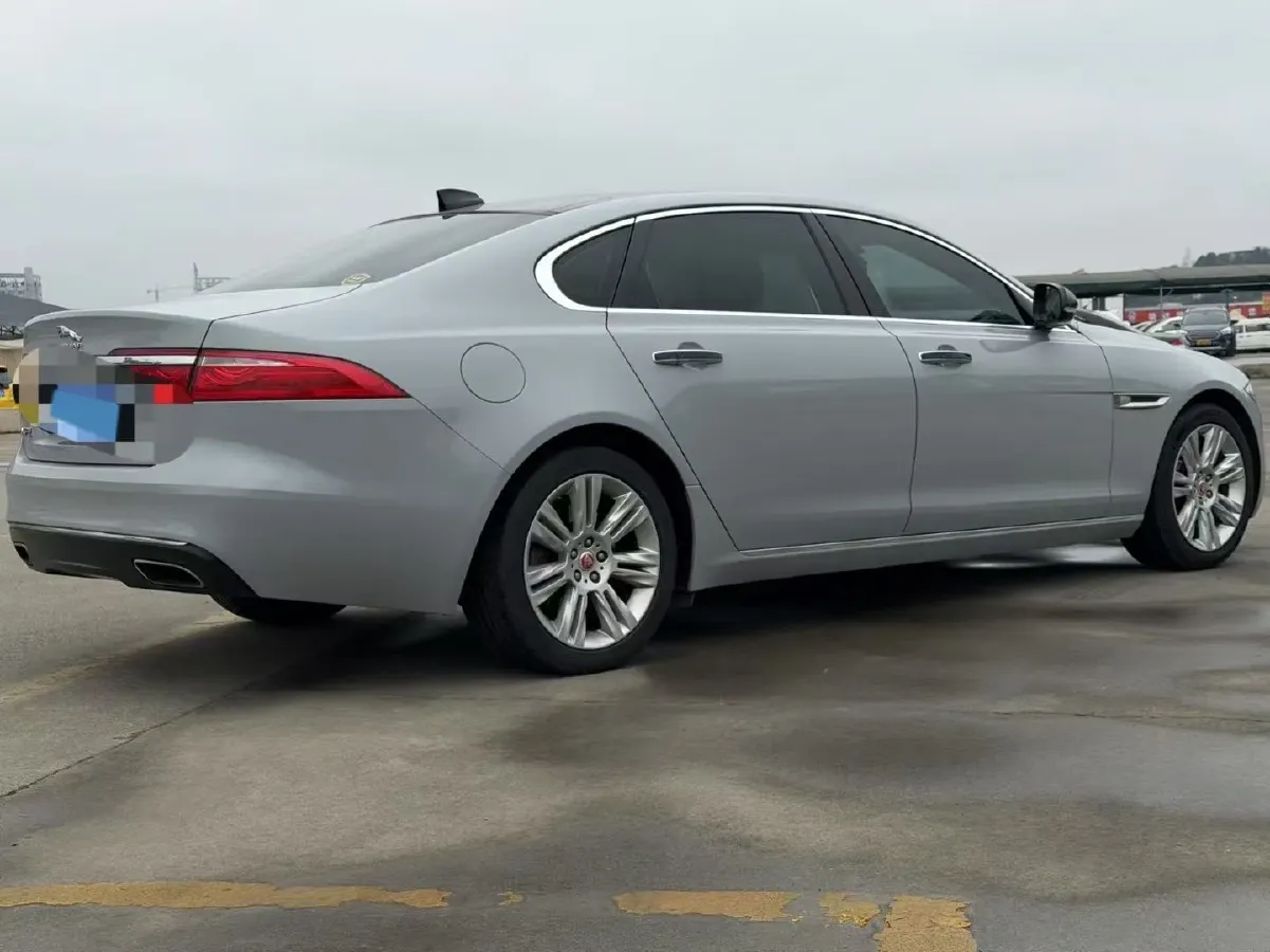 2018 Mercedes-Benz E Class 2.0T 184HP L4 9AT,autocango,china used car exporter,china ev exporter,chinese used car exporter,chinese used ev exporter