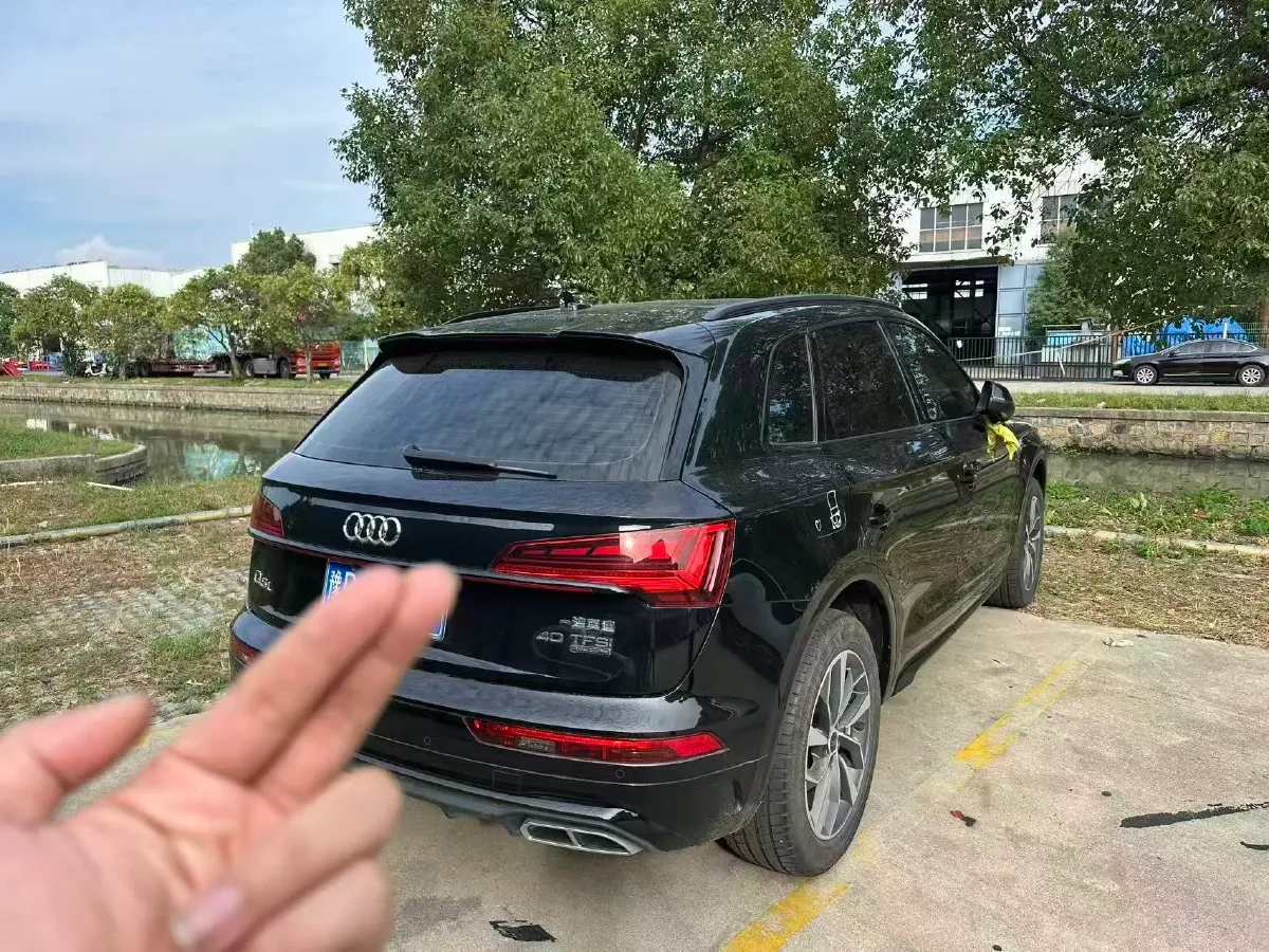 2024 Audi Q5L 2.0T 245HP L4 7DCT,autocango,china used car exporter,china ev exporter,chinese used car exporter,chinese used ev exporter