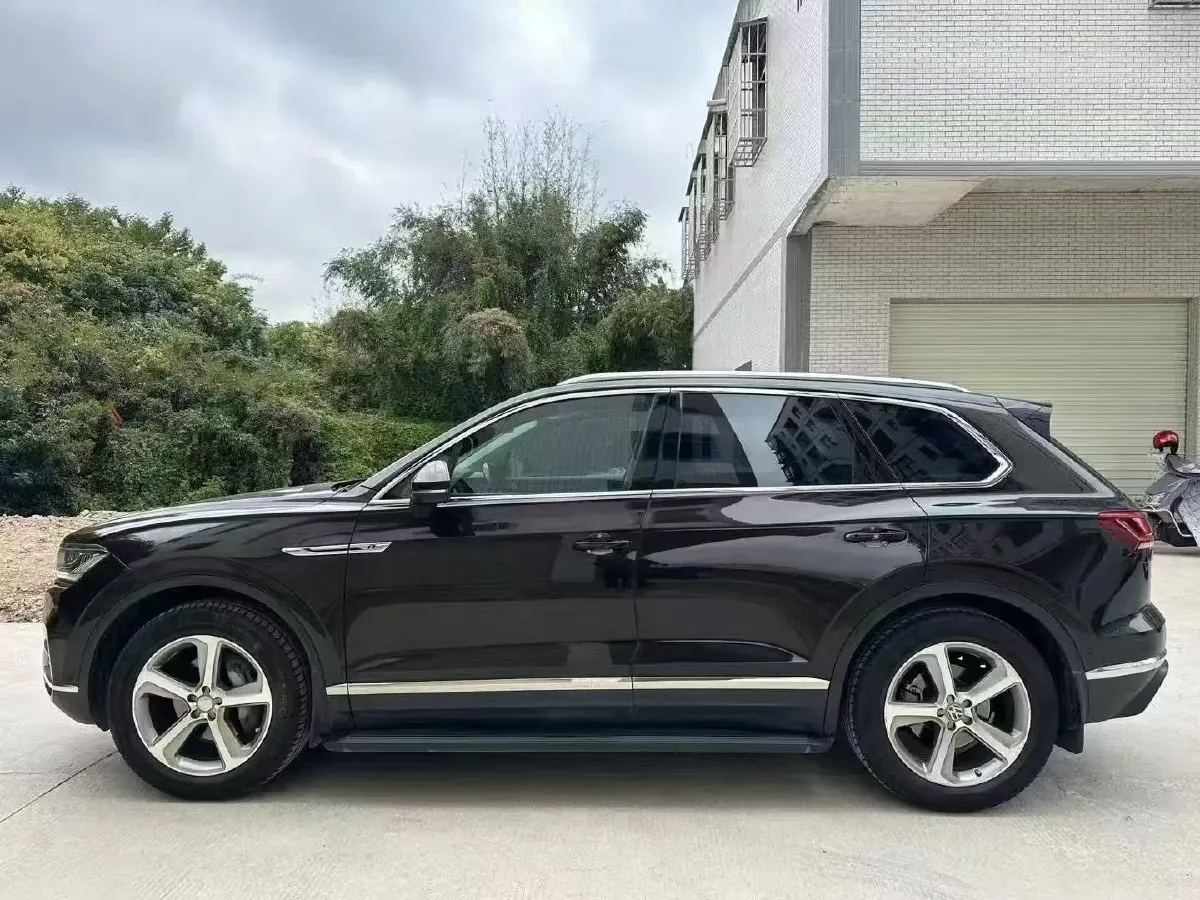 2019 Volkswagen Touareg 2.0T 245HP L4 8AT,autocango,china used car exporter,china ev exporter,chinese used car exporter,chinese used ev exporter