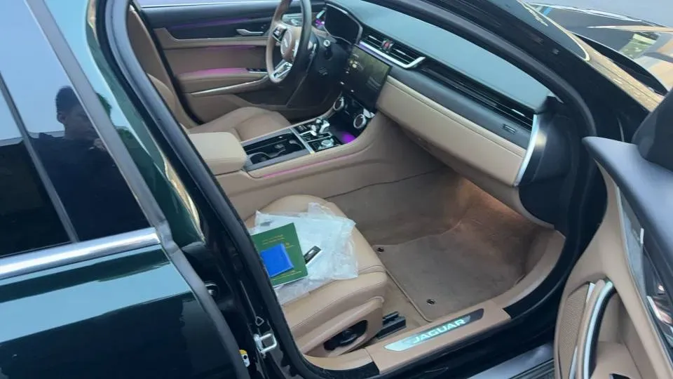 2022 Jaguar XFL 2.0T 250HP L4 8AT,autocango,china used car exporter,china ev exporter,chinese used car exporter,chinese used ev exporter