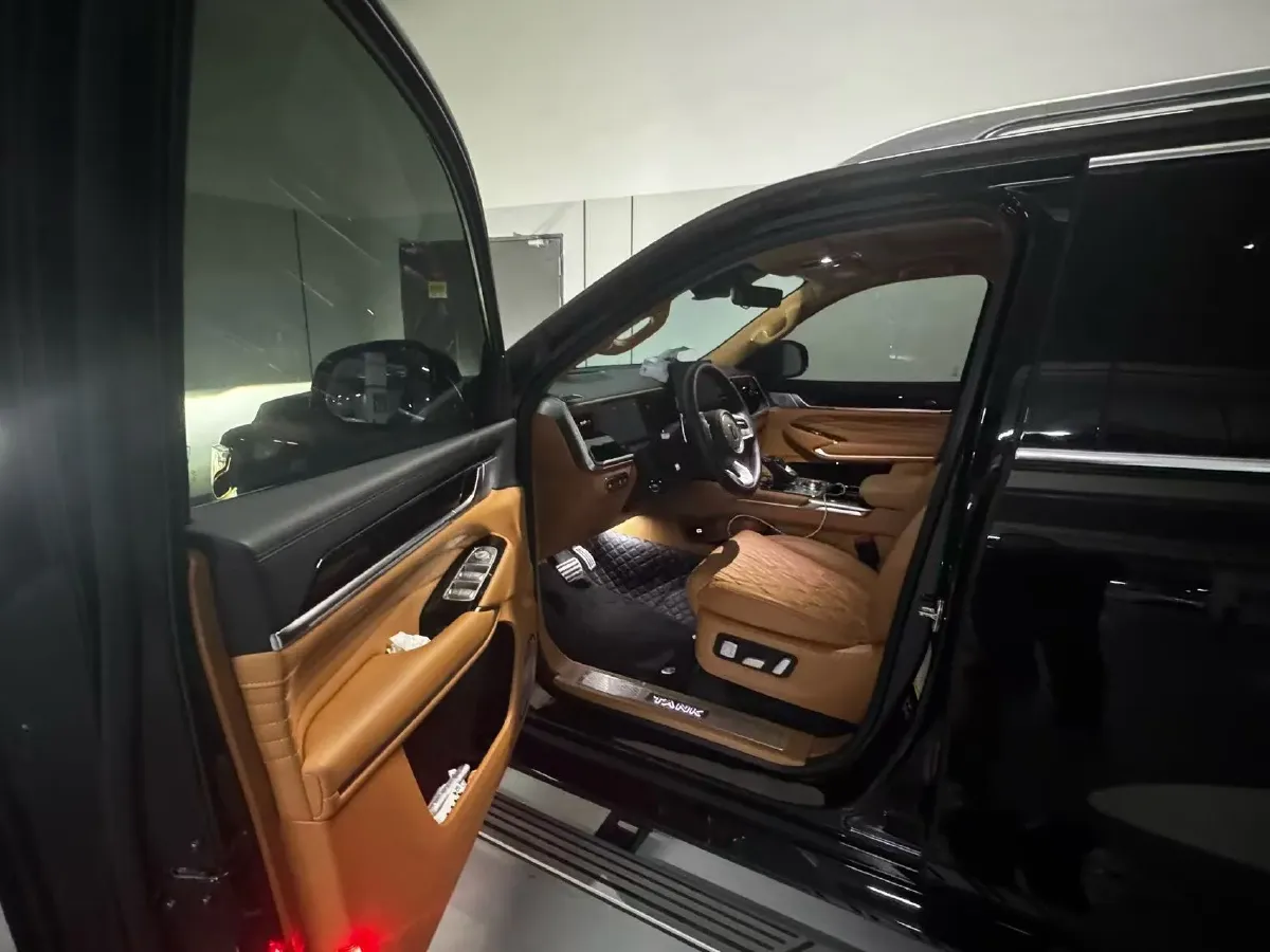 2024 Tank 500 2.0T 252HP L4 9AT PHEV 37.1/36.7KWH,autocango,china used car exporter,china ev exporter,chinese used car exporter,chinese used ev exporter