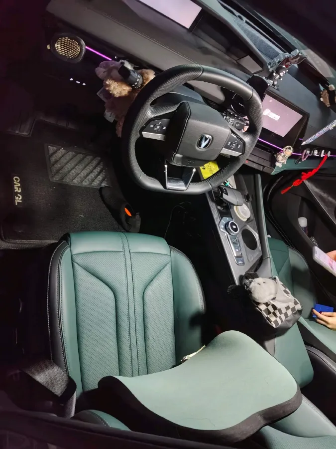 2024 ChangAn UNI-V iDD 1.5L 110HP L4 E-CVT PHEV 18.99KWH,autocango,china used car exporter,china ev exporter,chinese used car exporter,chinese used ev exporter